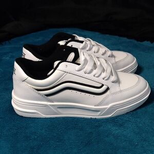 Vans Hylane Youth Skate Sneakers Size 4Y VN000D4PFCC White and Black